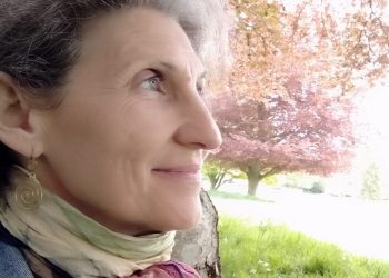 María José González ha acompañado a numerosos moribundos con su arpa y su amor