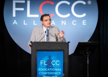 “Durante la pandemia, el 80 por ciento de los médicos se dividió entre corruptos, ignorantes y cobardes”, asegura el doctor Héctor Carvallo.