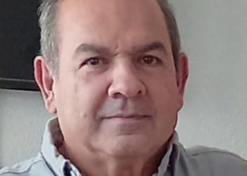 “Tenía una inflamación prostática que se convirtió en turbo cáncer. En 6 semanas tenía invadido mi columna vertebral, mis fémures, mi cadera, y todo el abdomen. Mis colegas me dieron 5 o 6 días de vida”, confiesa el doctor Noel Rodrigues