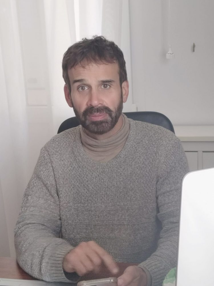 “La naturaleza es un enigma y la aguja lo que hace es dañar al cuerpo y este reacciona. Buscamos reacciones naturales y controladas del cuerpo, que son las que curan”, señala David Luján, acupuntor y psicólogo