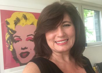 Varias compañías de la Big Pharma admiten en los contratos suscritos con Ecuador que las vacunas anti COVID son en realidad experimentos farmacéuticos, según manifiesta el abogado William Sánchez