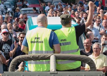 “Hay que conseguir un transporte público más eficiente, más rápido. Es inhumano meterse 2 horas más de transporte para llegar a casa tras 8 de trabajo”, plantea Mónica Xufré, líder de ASOCPARC