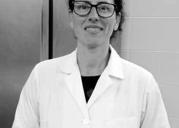 “El SARS COV 2 es un virus quimera porque está hecho con secuencias de distintas especies y fue fabricado en un laboratorio”, explica la bióloga Nayra Txasko