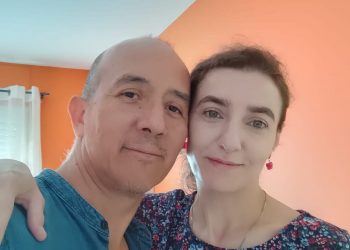 “El trasplante de células madre es lo que más ha funcionado, con los tratamientos la niña tiene comunicación autónoma», aclaran Diana y Ramiro, padres de Valeria, una niña que presenta un cuadro autista.