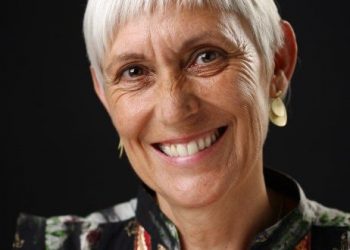 Amelia Salvador, oftalmóloga, con el método Bates hace 40 años que no lleva gafas