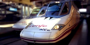 Renfe envía a la calle a alrededor de 50 directivos del más alto nivel y anula su despide unas horas más tarde.
