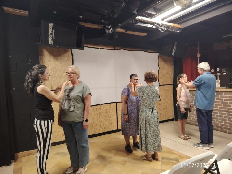 “La idea es crear un voluntariado de terapeutas en medicina emocional de Rene Mey. Somos más de un millón de voluntarios y estamos en 70 países”, explica la terapeuta Diana Guadalupe Juárez