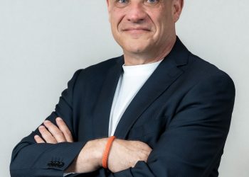 “La mortalidad por COVID en mi hospital era de 4.4 por ciento cuando en el resto de Estados Unidos estaba entre el 25 y el 40 por ciento”, declara el doctor Joseph Varon