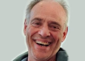 “El grupo del médico Peter McCullough investigó 120 estudios quedando en evidencia que las vacunas génicas de calendario causan autismo”, señala Alberto Castro, editor y director de cienciaysaludnatural.com