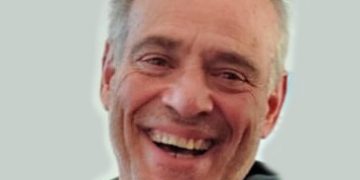 “El grupo del médico Peter McCullough investigó 120 estudios quedando en evidencia que las vacunas génicas de calendario causan autismo”, señala Alberto Castro, editor y director de cienciaysaludnatural.com