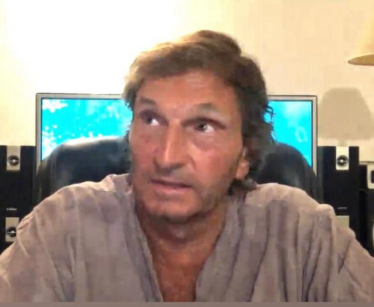 “Sabiendo que es una experimentación transgénica sin precedentes, Milei le dice a Fernández que le ponga solución a la pandemia, que se pueden estar violando nuestros derechos”.