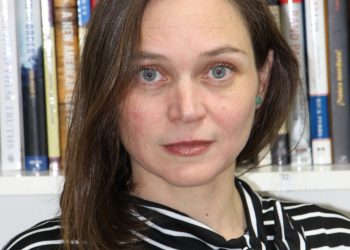 “No tengo un poder extrasensorial, lo que hago es leer, leo prospectos, fichas técnicas y estudios publicados; así descubrí que casi no hay controles de seguridad de los componentes en las vacunas”, denuncia la periodista Inmaculada Fernández, autora de «Vacunas y Autismo. La verdad silenciada».