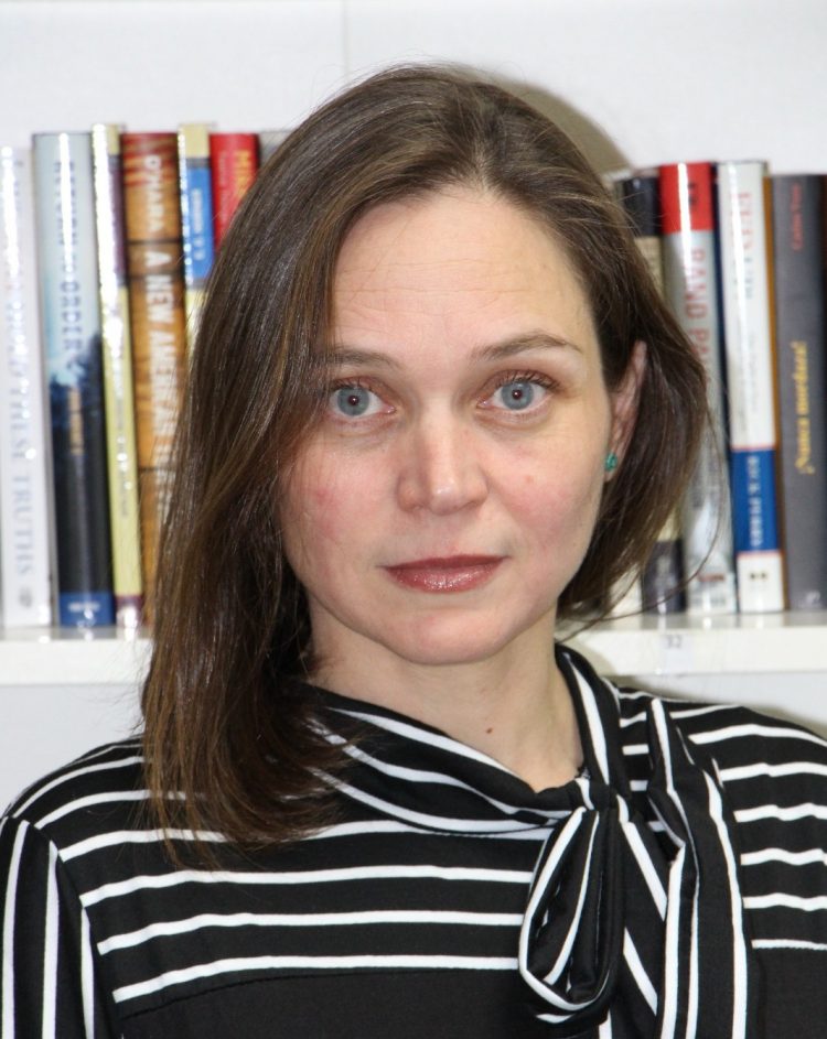 “No tengo un poder extrasensorial, lo que hago es leer, leo prospectos, fichas técnicas y estudios publicados; así descubrí que casi no hay controles de seguridad de los componentes en las vacunas”, denuncia la periodista Inmaculada Fernández, autora de «Vacunas y Autismo. La verdad silenciada».