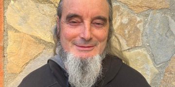 “El inicio de todas las enfermedades está en una inflamación intestinal que puede somatizarse 10 o 15 años después en el órgano más débil que tengas” asegura Luis Lázaro, director del laboratorio Microviver.