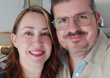 “Vanesa y yo adquirimos un equipo profesional de ozonoterapia y nos movemos por España atendiendo a quienes no pueden desplazarse. ¿Los resultados? Impresionantes”, señala  el farmacéutico JuanFra Martí