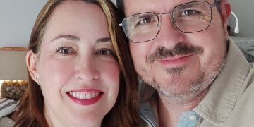 “Vanesa y yo adquirimos un equipo profesional de ozonoterapia y nos movemos por España atendiendo a quienes no pueden desplazarse. ¿Los resultados? Impresionantes”, señala  el farmacéutico JuanFra Martí