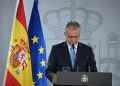 “Ángel Víctor Torres, ministro canario, es sabedor de que cuantos más menores emigrantes vengan aquí, a 94 euros niño y día, se hace mucho dinero”, plantea Iván González, miembro de la plataforma vecinal de la Isleta, en Las Palmas.