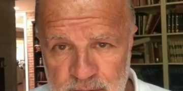 “La Suprema Corte de Justicia de Buenos Aires ha aceptado tratar como acción de inconstitucionalidad la ley de vacunación compulsiva y obligatoria que existe en Argentina y por la cual se obliga a vacunar a todos los niños”, señala el abogado Julio Razona